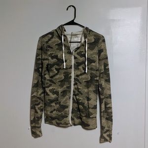 Flirtitude Active - Thin Camo Hoodie